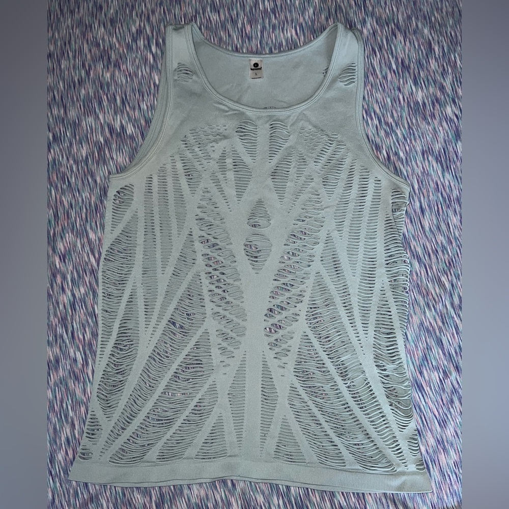 Cut out workout tank top ✨